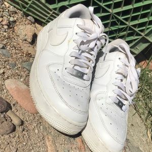 White Nike Airforce 1